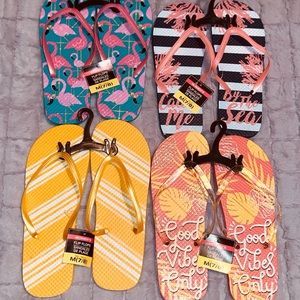 NWT Ladies bundle of 4 flip-flops size M (7-8) ☀️